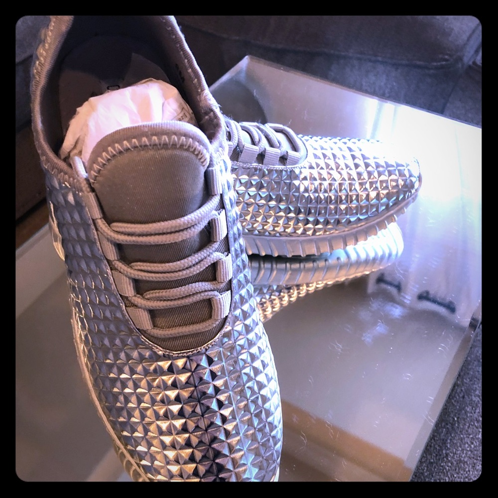 Silver metallic tennis 8